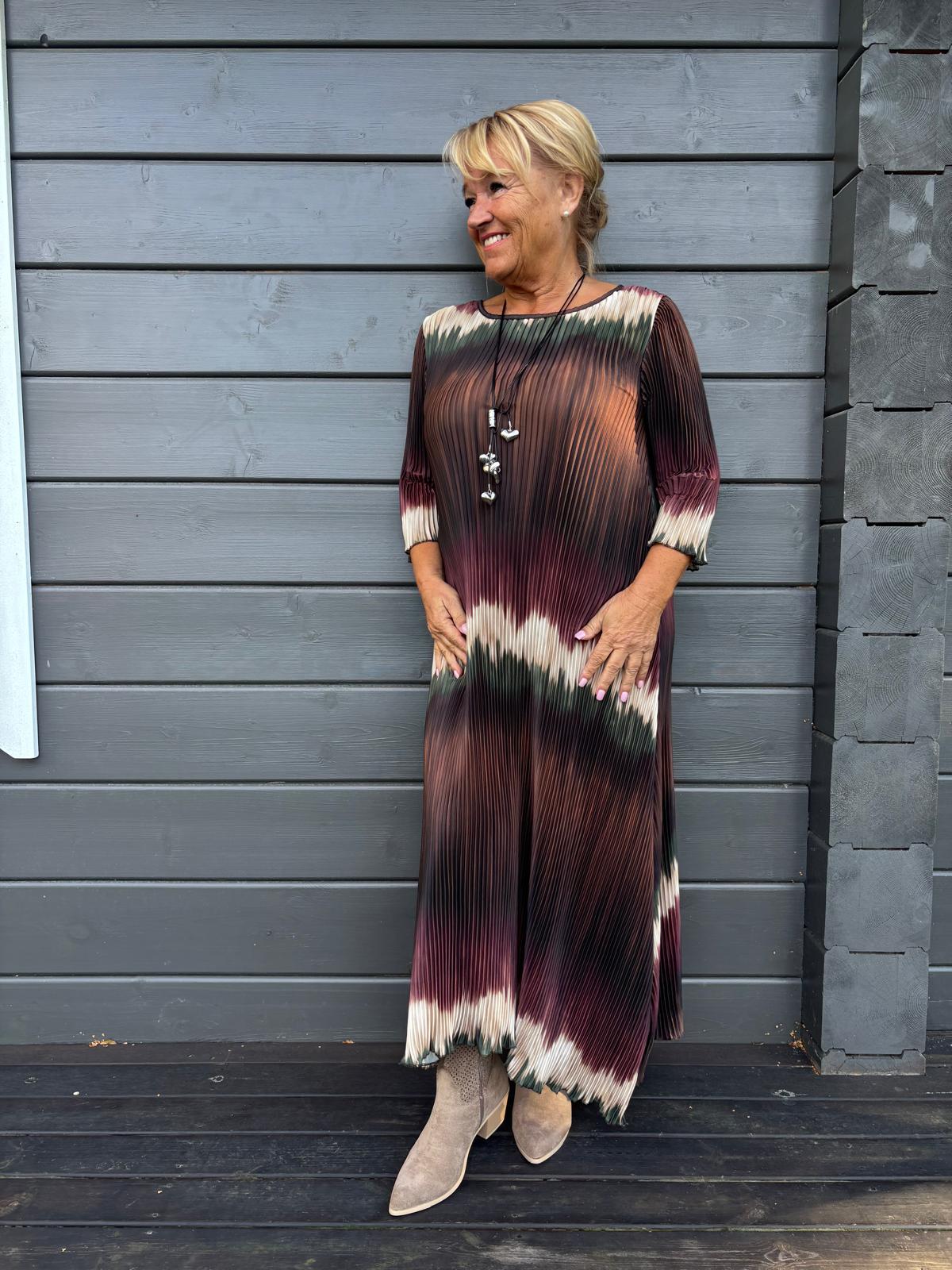 Pliseerattu mekko  ruskea