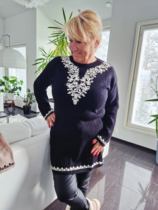 Neuletunika  musta