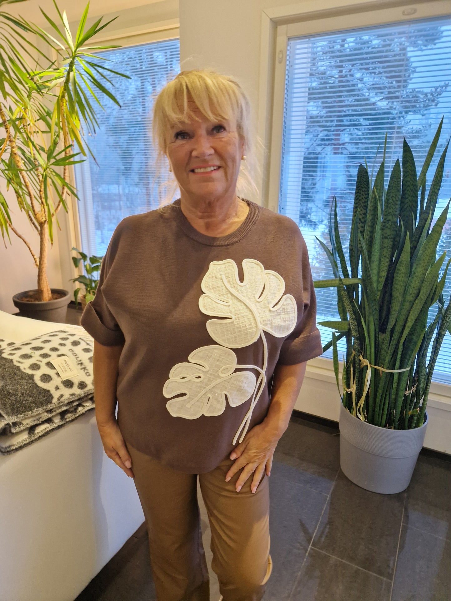 Viskoosineule  ruskea