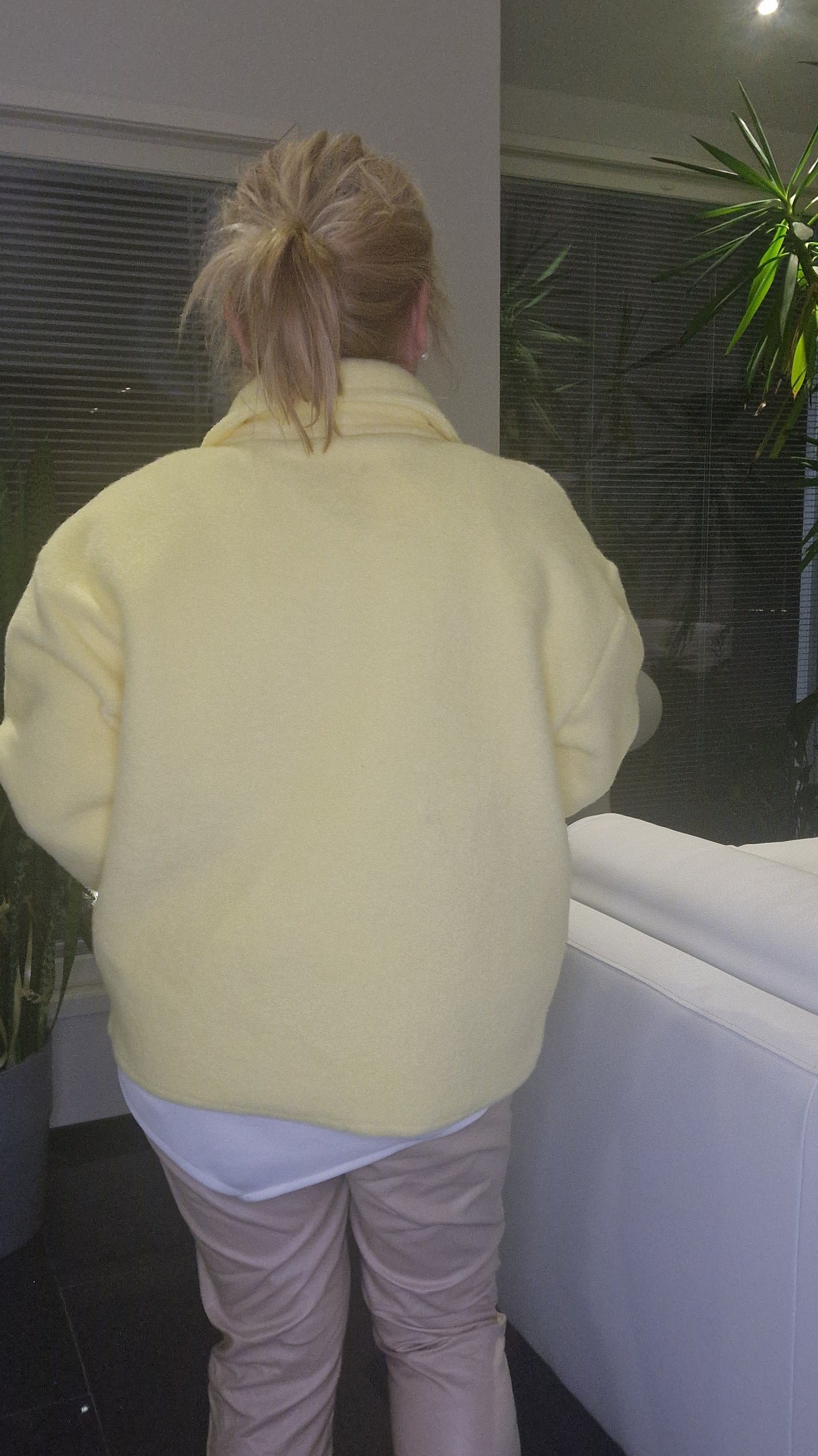 Kevätjakku keltainen