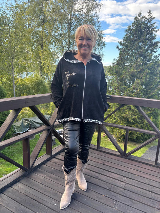 Sametti huppari musta