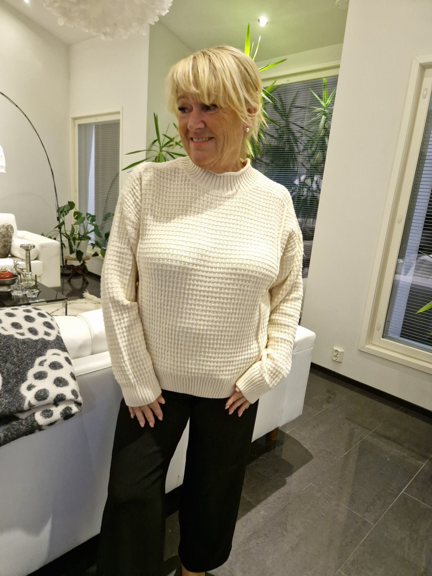 Puuvillaneule kilpparikauluksella  luonnonvalkoinen