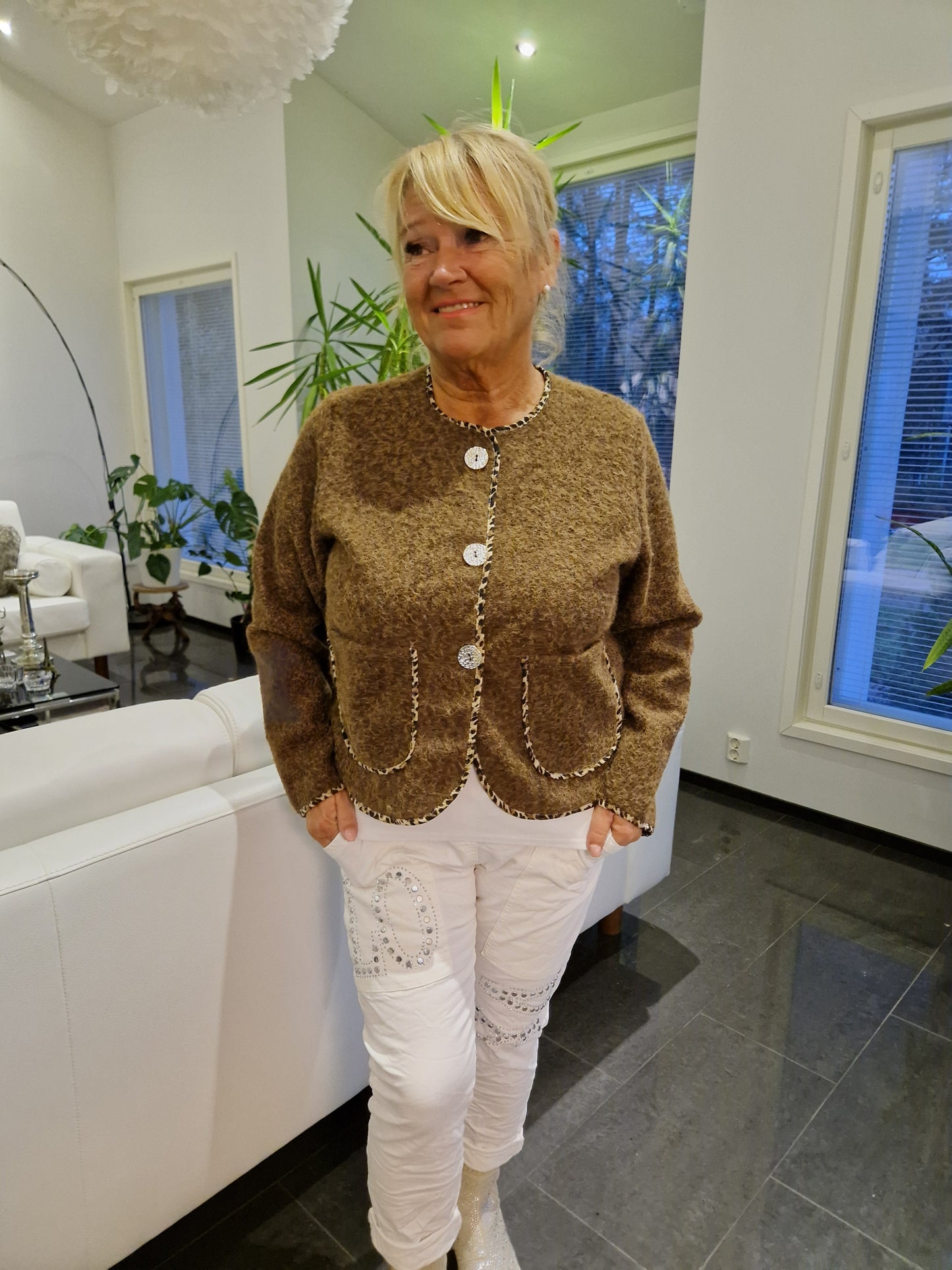 Siro neulosjakku ruskea