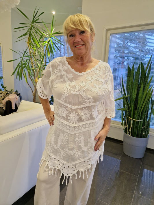 Tunika bohotyyliin  valkoinen