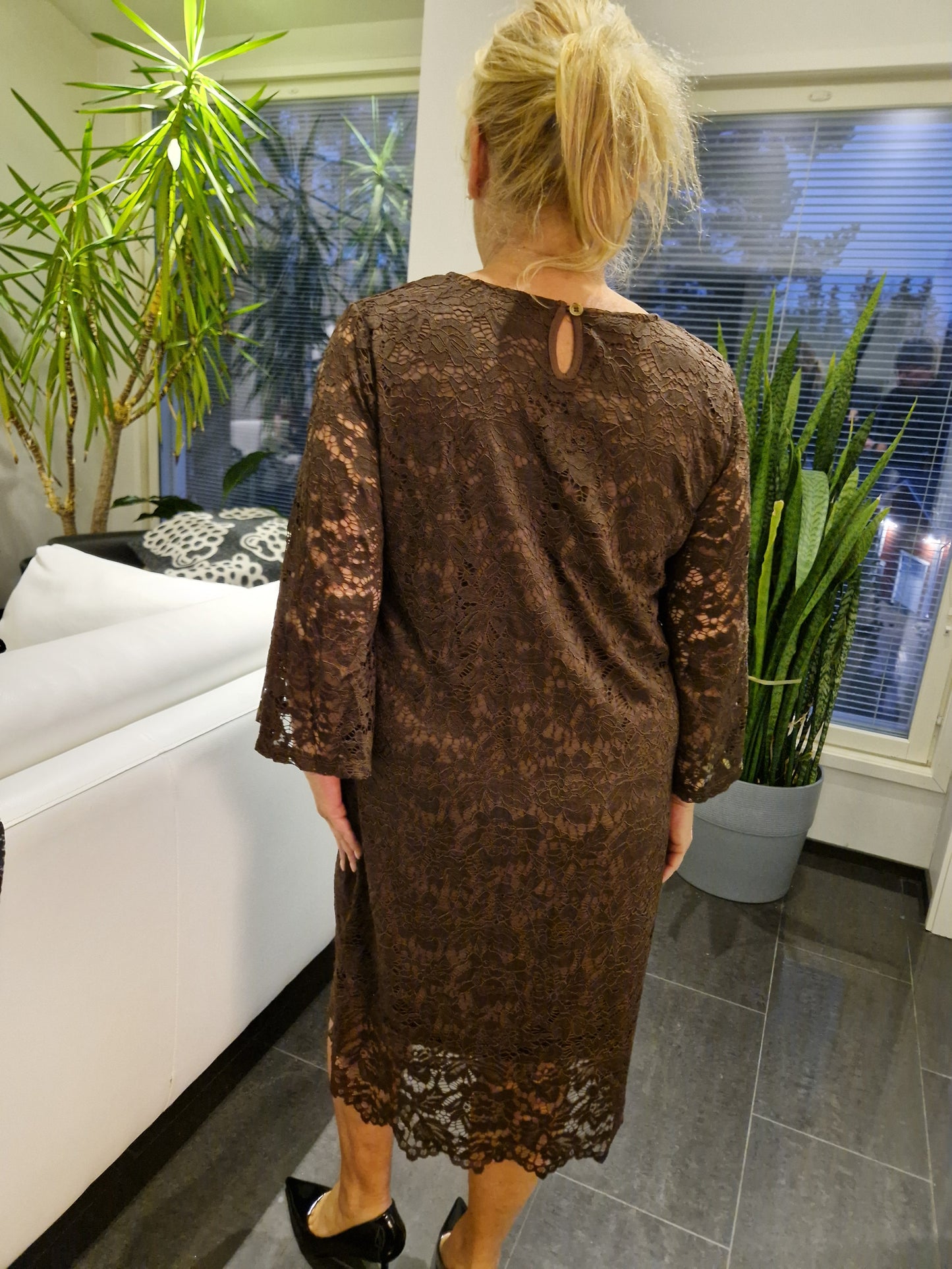 Pitsimekko tumma ruskea