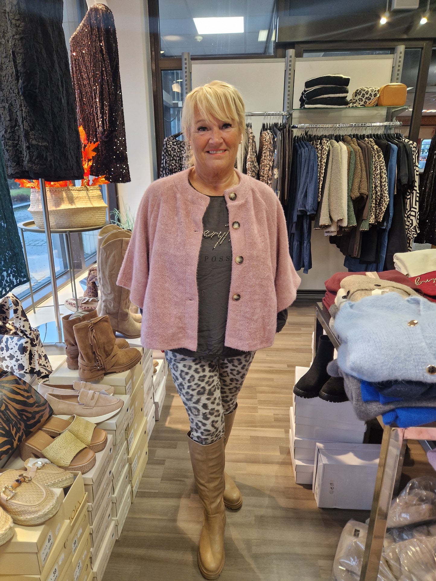 Viittatyylinen jakku roosa