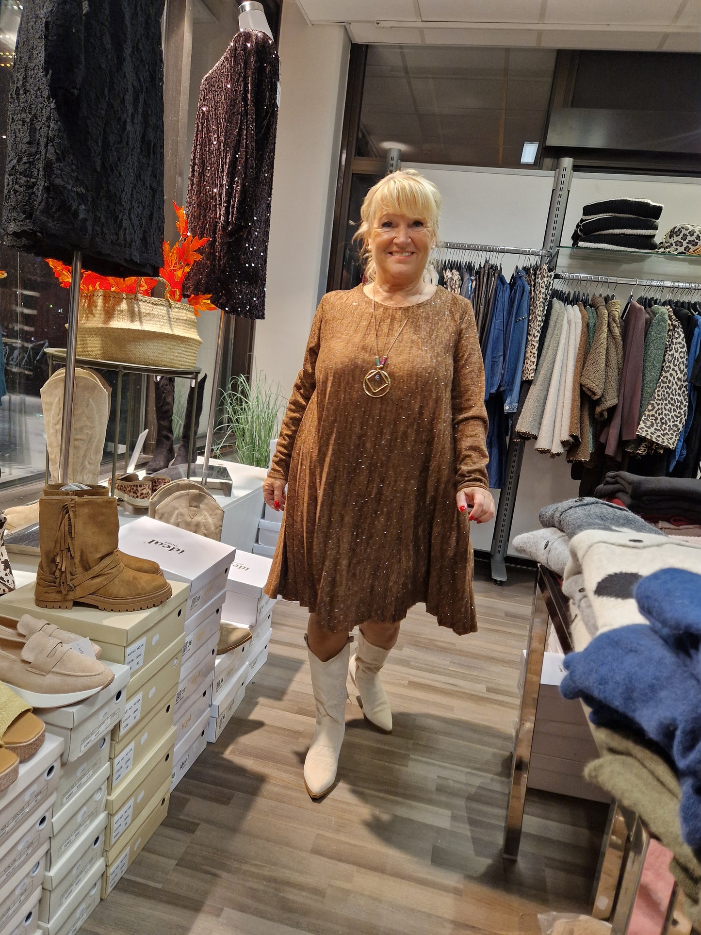 Bling pliseerattu neulemekko konjakki